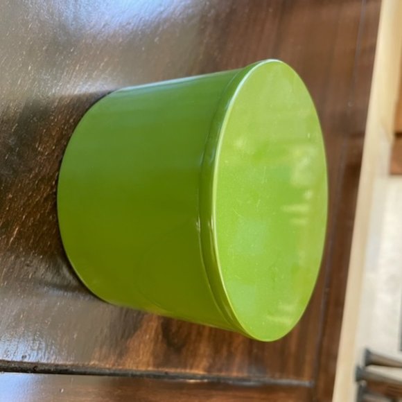 Swing Design Round Green Lacquer Box - Picture 2 of 2